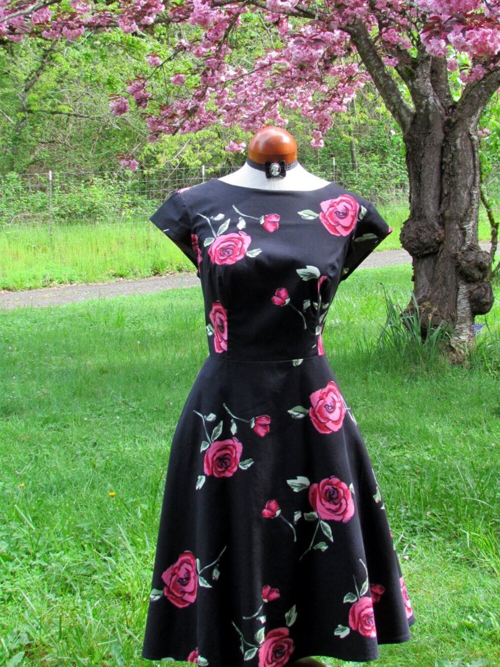 FIT 'n FLARE DRESS, L, BLACK w PINK ROSES, COTTON SWING 1950s STYLE DANCE PARTY